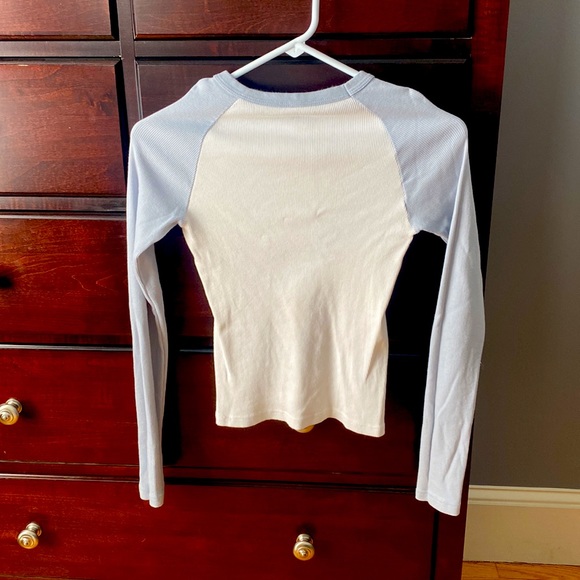 Brandy Melville, long, sleeved, raglan tee Fitted, ribbed. JR M 100% cotton EUC - Picture 3 of 3